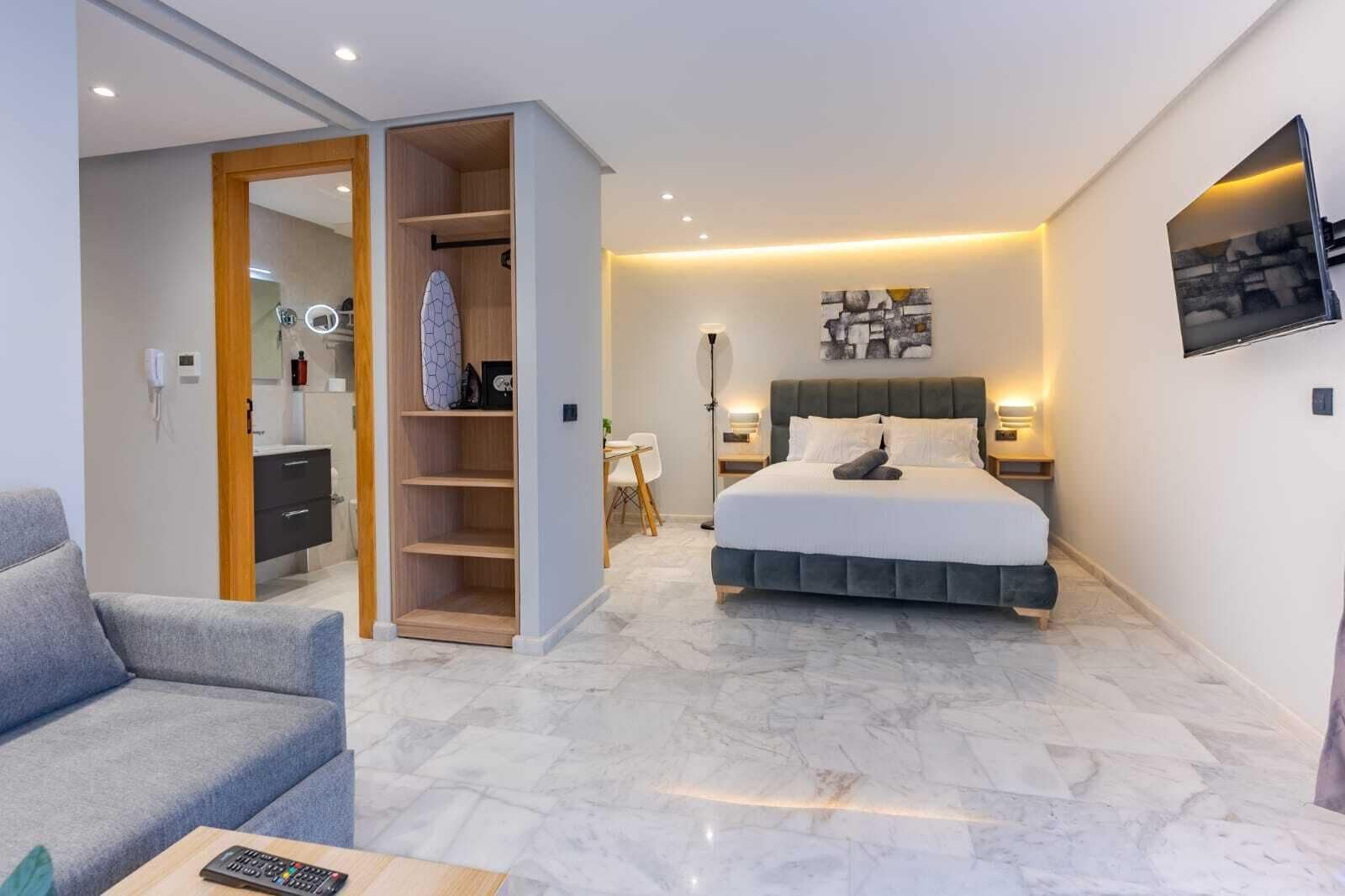 Basic Studio | Premium bedding, in-room safe, soundproofing, iron/ironing board