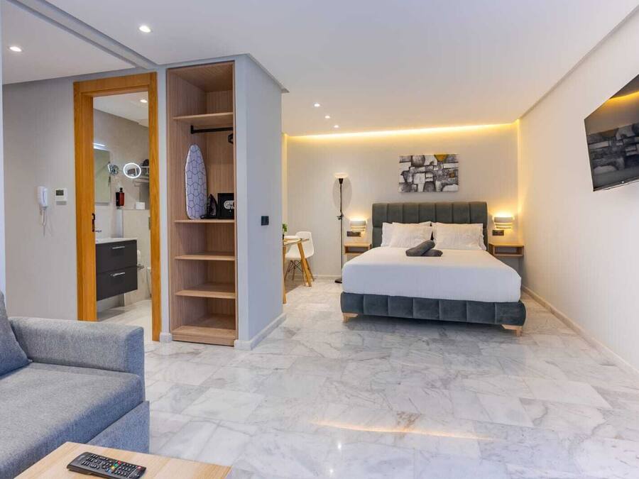 Basic Studio | Premium bedding, in-room safe, soundproofing, iron/ironing board