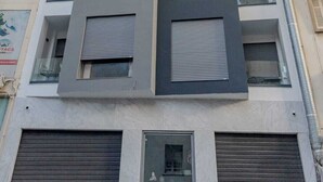 A multi-story building with a modern architectural design, featuring balconies and large windows. - Faya Nova-central stay (Casablanca)