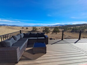Terrace/patio - Tranquil 2-bedroom cabin, majestic view of Pikes Peak with free range Buffalo. (Hartsel)