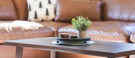 テレビ、暖炉、書斎 / ワークスペース