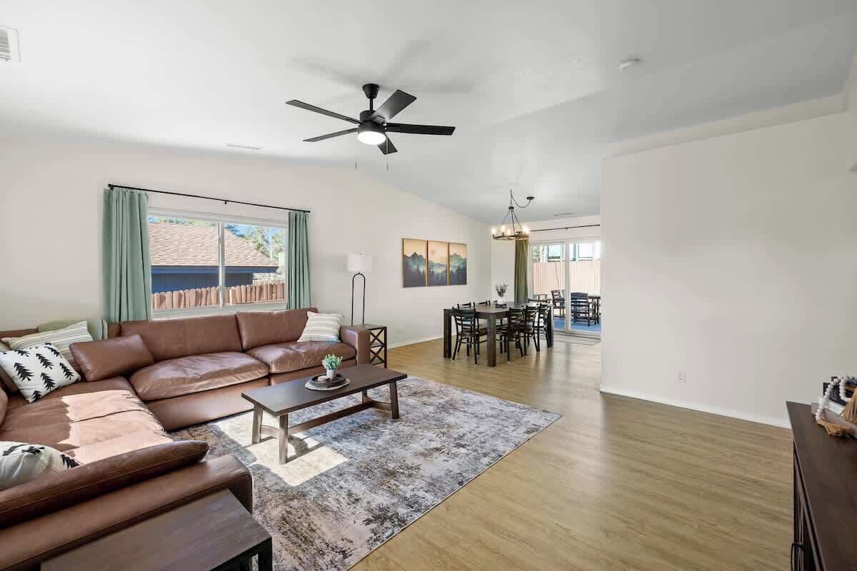 TV, fireplace, offices