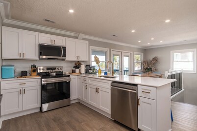 Soundfront Escape • Private Heated Pool • Dock • Pet Friendly