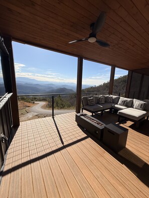 Property grounds - New! Luxe 5BR w/Incredible Views! Hot Tub*Theater (Sevierville)