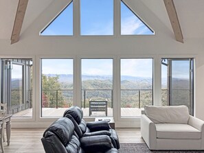 Televisión, chimenea, mesa de ping pong, oficina