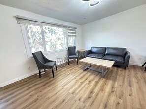 Smart TV - West Edmonton Mall home nest (Edmonton)