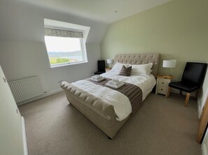 3 slaapkamers, een strijkplank/strijkijzer, wifi, beddengoed