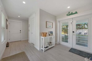 Interior - On Ocean Time: 5 Houses to Gulf, Pool by Anna Maria Life Vacation Rentals (Holmes Beach)