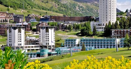 Prestige Eleven In The Center Of Town, Sestriere, Italy