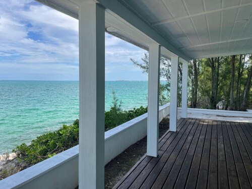 Cozy waterfront cottage in private community