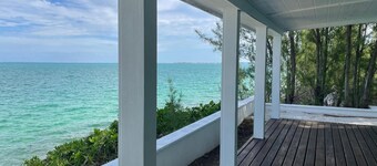 Cozy waterfront cottage in private community