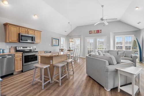 Coastal Getaway, lovely 3 bedroom, 2 bath house in serene Ocean City