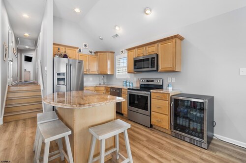 Coastal Getaway, lovely 3 bedroom, 2 bath, house in serene Ocean City