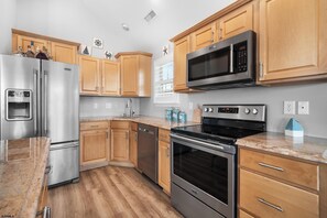 Microondas, horno, parrilla de estufa y lavavajillas