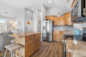 Microondas, horno, parrilla de estufa y lavavajillas 