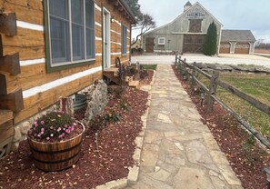 المنطقة المحيطة بالمنشأة