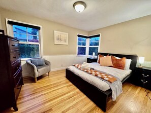 4 bedrooms, iron/ironing board, WiFi, bed sheets