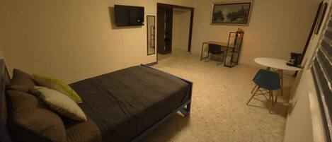 6 soverom, strykejern/-brett, internettilgang og sengetøy