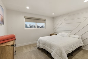 4 bedrooms, iron/ironing board, travel cot, WiFi - Summit Haven Retreat | Hot Tub | 20 mi to Airport (Sandy)