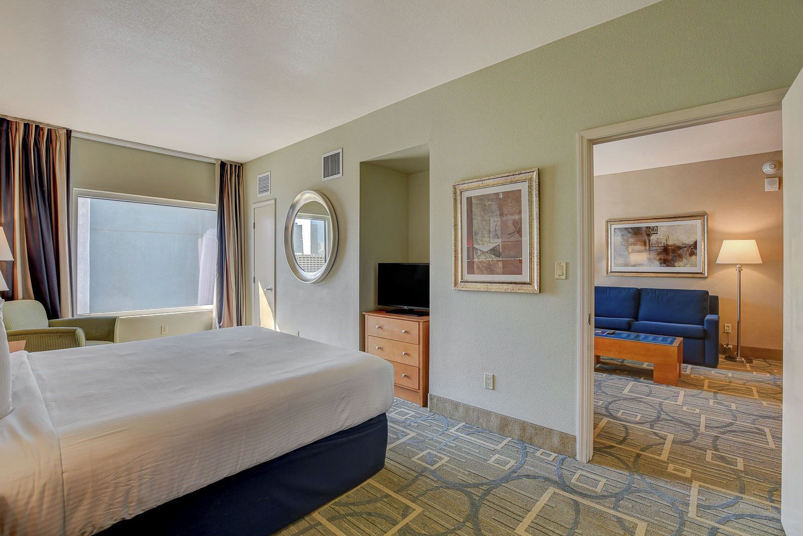 Suite | In-room safe, iron/ironing board, free WiFi, bed sheets