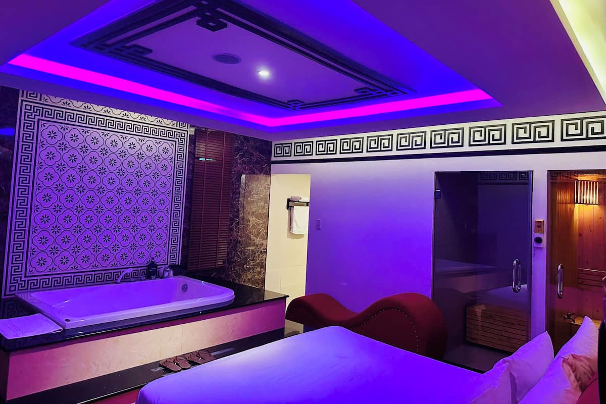 Superior Double Room | Hypo-allergenic bedding, desk