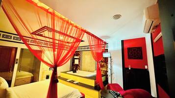 Standard Double Room | Desk