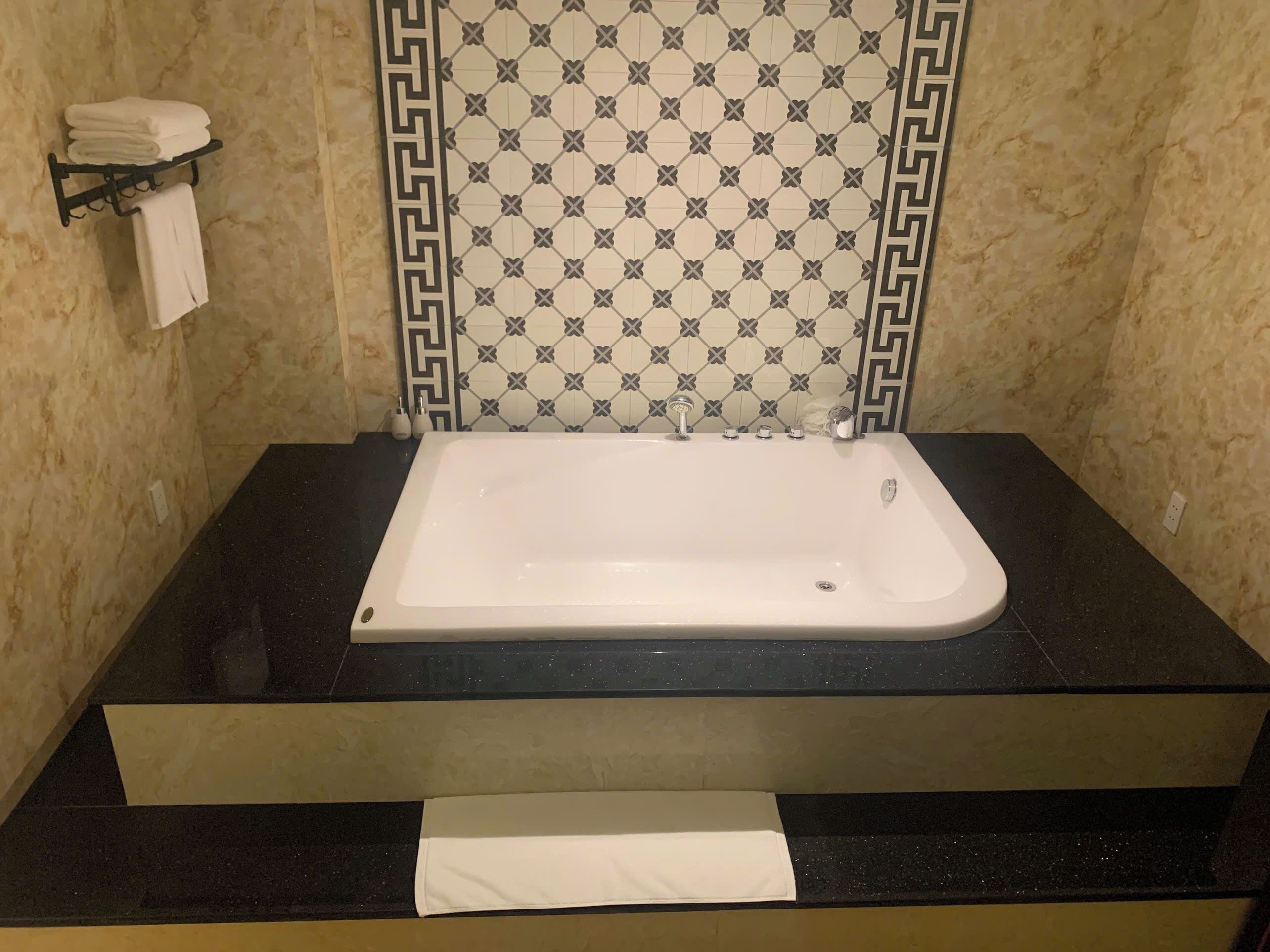 Basic Double Room | Bathroom | Hair dryer, bidet, towels, soap