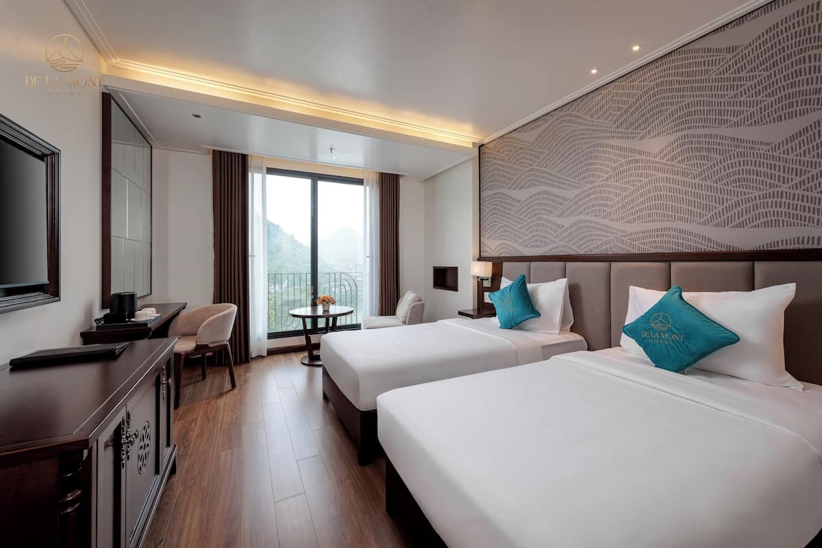 Premium bedding, down duvets, Tempur-Pedic beds, in-room safe