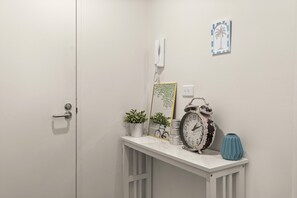 Apartment | Living room - Comfy Urban Escape With Outdoor Space (Newcastle)