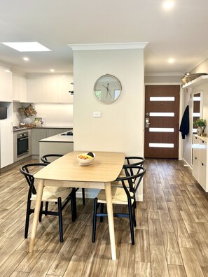 Apartment | Private kitchen - Stylish Townhouse With Private Courtyard (Canberra)