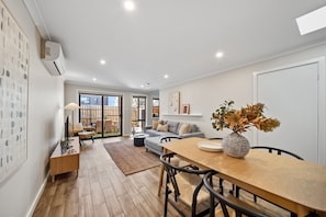 Apartment | Interior - Stylish Townhouse With Private Courtyard (Canberra)