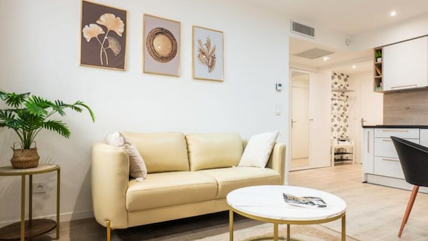 Living area - Luxury 3-room Apartment 300m From the Croisette Beaches (Cannes)