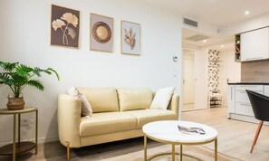 Living area - Luxury 3-room Apartment 300m From the Croisette Beaches (Cannes)