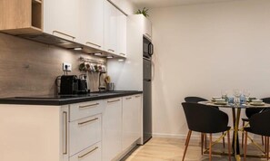 Fridge, microwave, oven, dishwasher - Luxury 3-room Apartment 300m From the Croisette Beaches (Cannes)