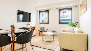 Living area - Luxury 3-room Apartment 300m From the Croisette Beaches (Cannes)