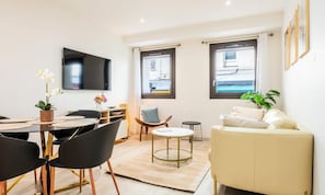 Living area - Luxury 3-room Apartment 300m From the Croisette Beaches (Cannes)