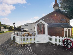 المنشأة من الخارج