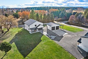 Exterior - Glacier Gathering Grounds - Sweeping Mountain Views! (Columbia Falls)