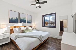 8 bedrooms, desk, iron/ironing board, travel crib - Glacier Gathering Grounds - Sweeping Mountain Views! (Columbia Falls)
