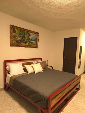 6 chambres, fer et planche à repasser, Wi-Fi, draps fournis