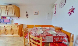 Dining - Apartment With Balcony Near Mont Bisanne (Hauteluce)