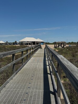 Property grounds - Beach Retreat Style Farmhouse in gorgeous Bay City! (Bay City)