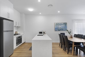 Apartment | Private kitchen - Family-friendly House With Courtyard Retreat (Brisbane)