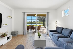Smart TV, table football - Astonishing home 5bd/5ba privat pool,spa and grill (Davenport)