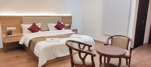 ห้องซูพีเรียดับเบิล, ระเบียง, วิวเมือง | ตู้นิรภัยในห้องพัก, Wi-Fi ฟรี