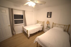 7 bedrooms, desk, iron/ironing board, free WiFi