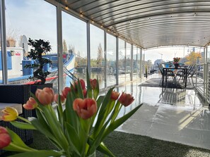 Interior - Entire bungalow for family or friends up to 15 people, terrace, unique! (Hlavní město Praha)