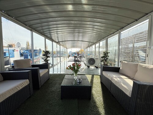 Entire bungalow for family or friends up to 15 people, terrace, unique!