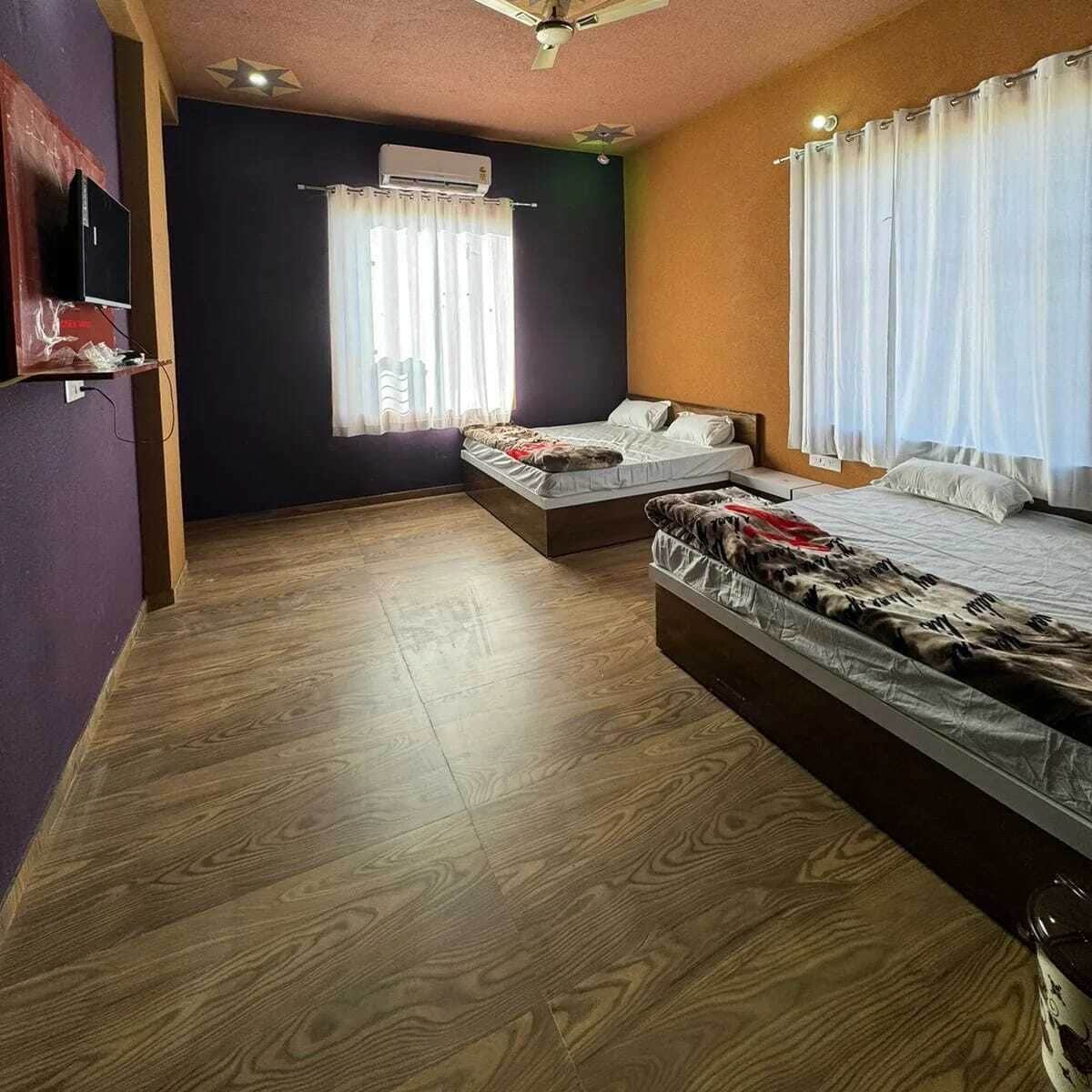 Family Room | Rollaway beds, bed sheets