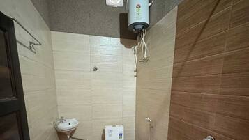 Shower, towels, soap, shampoo